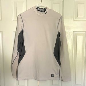 Men’s Nike sports shirt top long sleeve quick dry material white and gray medium